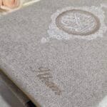 Protège Coran personnalisé en tissus beige