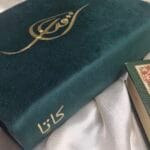 protege coran velours vert sapin avec calligraphie iqra en doré