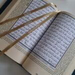 marque page dore avec ecriture pour le coran