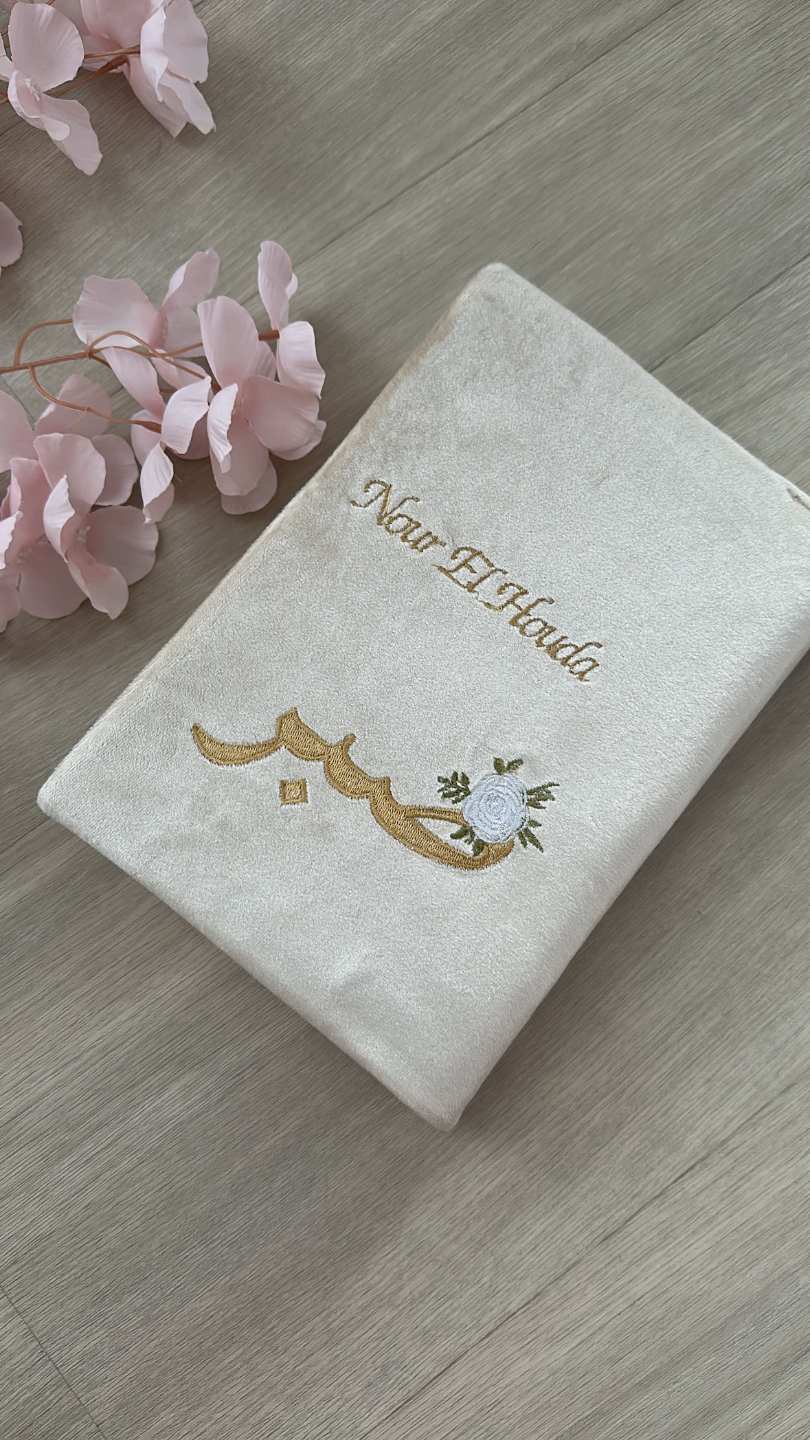 protege coran personnalise et sur mesure en beige broderie