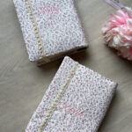 protege-coran-broderie-tissu-fleuri